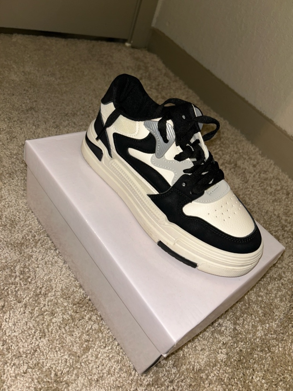Men's Black and White Low-Top Athletic Sneaker